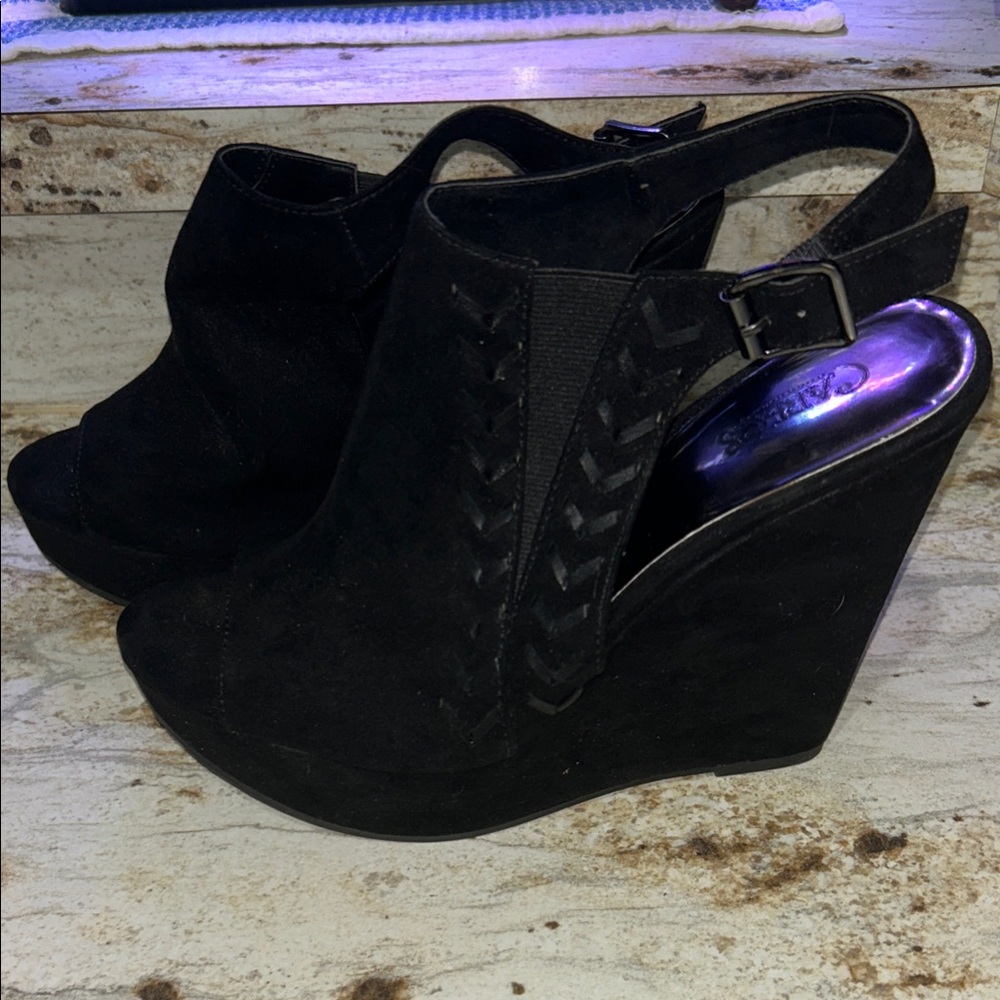 Chic Black Wedge Sandals